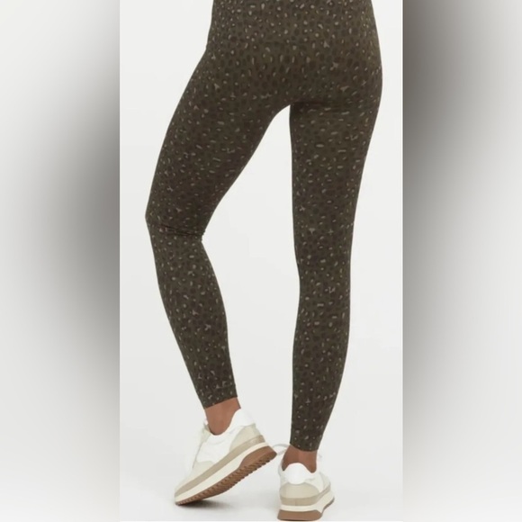 Spanx Look at me Now Olive Leopard Leggings Size L - NWT - Picture 4 of 7